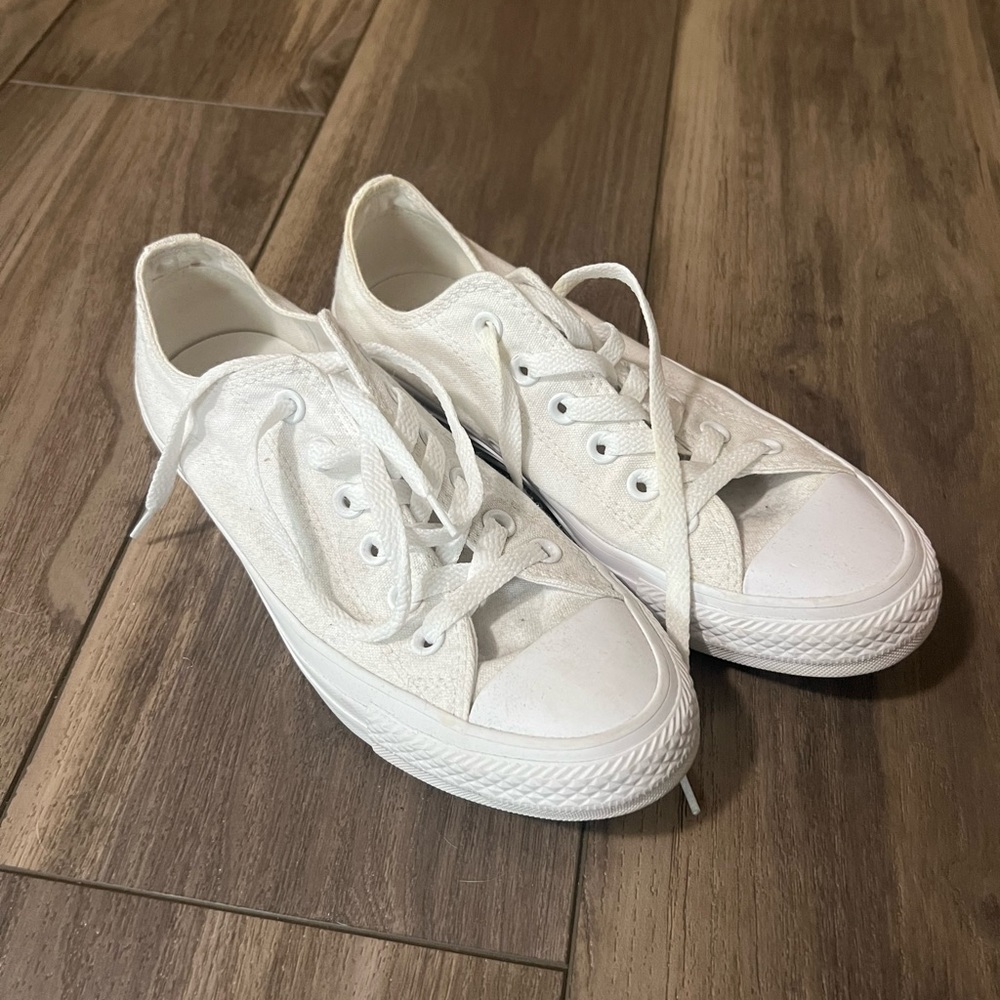 Converse shoes 7.5